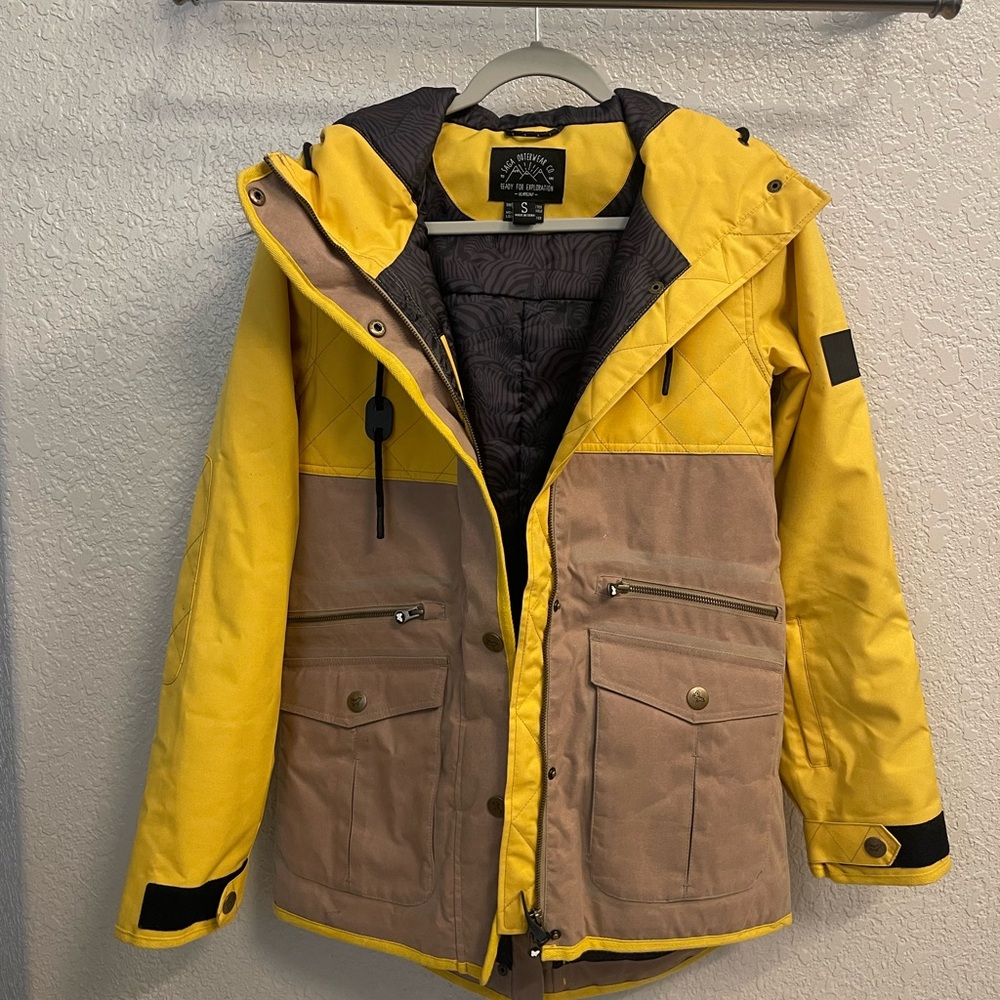 Saga Yellow Ski Jacket w/ faux fur hood & black snow pants